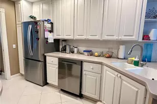 5601 Cove Cir, Naples, FL 34119 - Photo 18