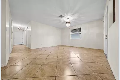 10274 Kingdom Ct, Naples, FL 34114 - Photo 4