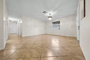 10274 Kingdom Ct, Naples, FL 34114 - Photo 4