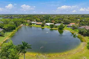 740 Bald Eagle Dr, Naples, FL 34105 - Photo 2