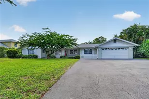 1608 Crayton Rd, Naples, FL 34102 - Photo 4
