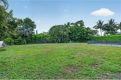 1608 Crayton Rd, Naples, FL 34102 - Photo 6