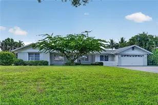 1608 Crayton Rd, Naples, FL 34102 - Photo 2