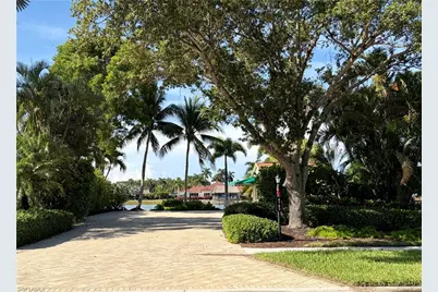 4763 Southern Breeze Dr, Naples, FL 34114 - Photo 2