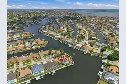 197 Gulfport Ct, Marco Island, FL 34145 - Photo 2