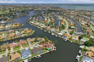 197 Gulfport Ct, Marco Island, FL 34145 - Photo 2