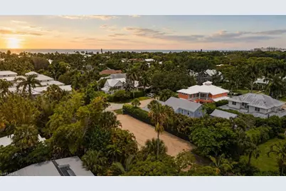 61 4th St S, Naples, FL 34102 - Photo 4