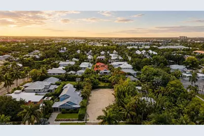 61 4th St S, Naples, FL 34102 - Photo 2