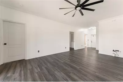 223 Stanhope Cir, Naples, FL 34104 - Photo 6