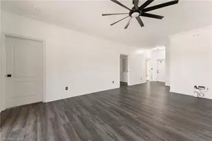 223 Stanhope Cir, Naples, FL 34104 - Photo 6