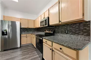 223 Stanhope Cir, Naples, FL 34104 - Photo 10