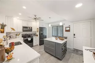 5724 Deauville Cir, Naples, FL 34112 - Photo 2