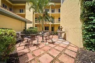 1001 Foxfire Ln, Naples, FL 34104 - Photo 4