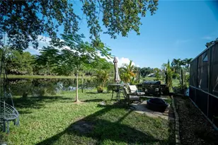 5205 Whitten Dr, Naples, FL 34104 - Photo 4