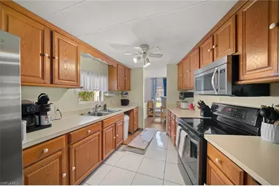 11170 Ballweg Ln, Fort Myers, FL 33908 - Photo 10