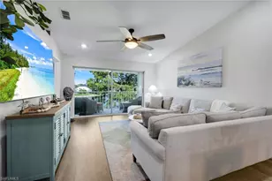 810 New Waterford Dr, Naples, FL 34104 - Photo 2
