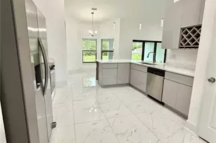 915 Edison Ave, Lehigh Acres, FL 33972 - Photo 10