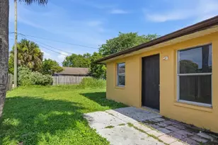 1721 46th Terrace SW, Naples, FL 34116 - Photo 4