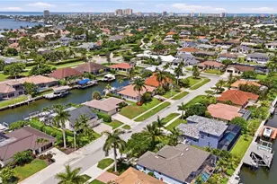 1621 Almeria Ct, Marco Island, FL 34145 - Photo 4