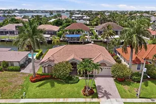 1621 Almeria Ct, Marco Island, FL 34145 - Photo 2