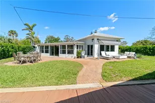 2180 Harbor Ln, Naples, FL 34104 - Photo 30