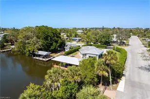 2180 Harbor Ln, Naples, FL 34104 - Photo 32