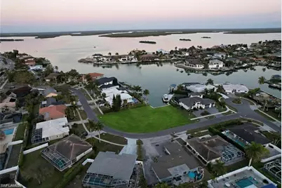 711 Fairlawn Ct, Marco Island, FL 34145 - Photo 1