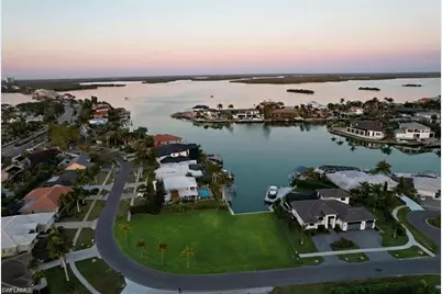 711 Fairlawn Ct, Marco Island, FL 34145 - Photo 2