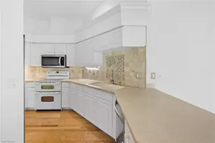 3157 Carriage Cir, Naples, FL 34105 - Photo 10