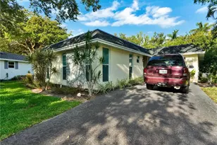205 Georgetown Blvd, Naples, FL 34112 - Photo 2