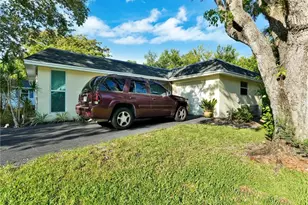 205 Georgetown Blvd, Naples, FL 34112 - Photo 4