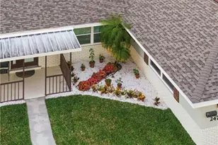 2473 Poinciana St, Naples, FL 34105 - Photo 10