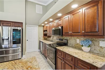 14860 Laguna Dr, Fort Myers, FL 33908 - Photo 12