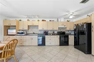 246 SW 37th St, Cape Coral, FL 33914 - Photo 4