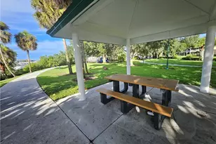1050 9th St S, Naples, FL 34102 - Photo 14