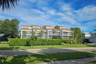 1050 9th St S, Naples, FL 34102 - Photo 12