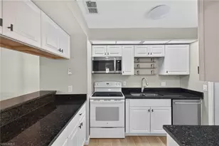 8121 S Woods Cir, Fort Myers, FL 33919 - Photo 4