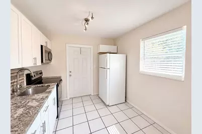 2485 Bayside St, Naples, FL 34112 - Photo 6