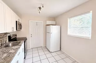 2485 Bayside St, Naples, FL 34112 - Photo 6