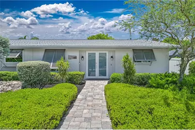 8719 Crest Ln, Fort Myers, FL 33907 - Photo 4