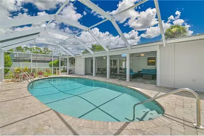 8719 Crest Ln, Fort Myers, FL 33907 - Photo 10