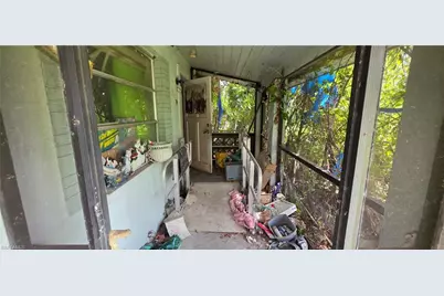 186 Crescent Lake Dr, North Fort Myers, FL 33917 - Photo 10