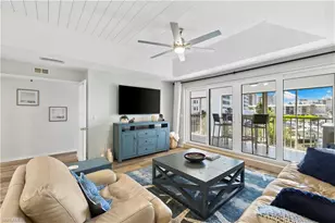 9101 Vanderbilt Dr, Naples, FL 34108 - Photo 2