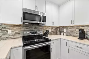 9101 Vanderbilt Dr, Naples, FL 34108 - Photo 6