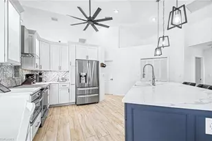 196 Palmetto Dunes Cir, Naples, FL 34113 - Photo 16