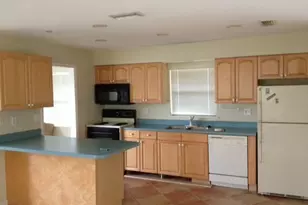517 96th Ave N, Naples, FL 34108 - Photo 2