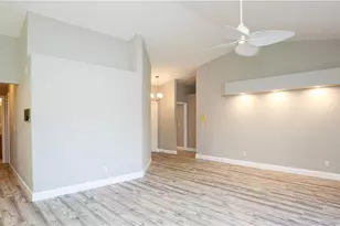 402 Emerald Bay Cir, Naples, FL 34110 - Photo 6