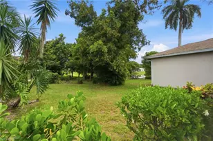 295 Stanhope Cir, Naples, FL 34104 - Photo 42