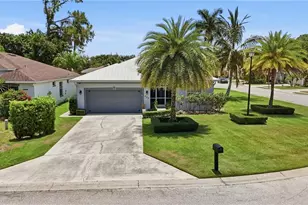 295 Stanhope Cir, Naples, FL 34104 - Photo 4