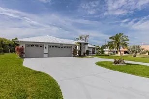 512 SE 33rd Terrace, Cape Coral, FL 33904 - Photo 2